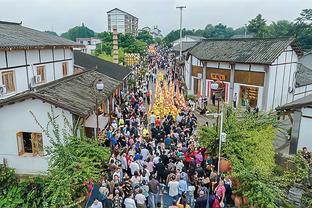 青春回来了！骑士官方：特里斯坦-汤普森将穿回13号球衣